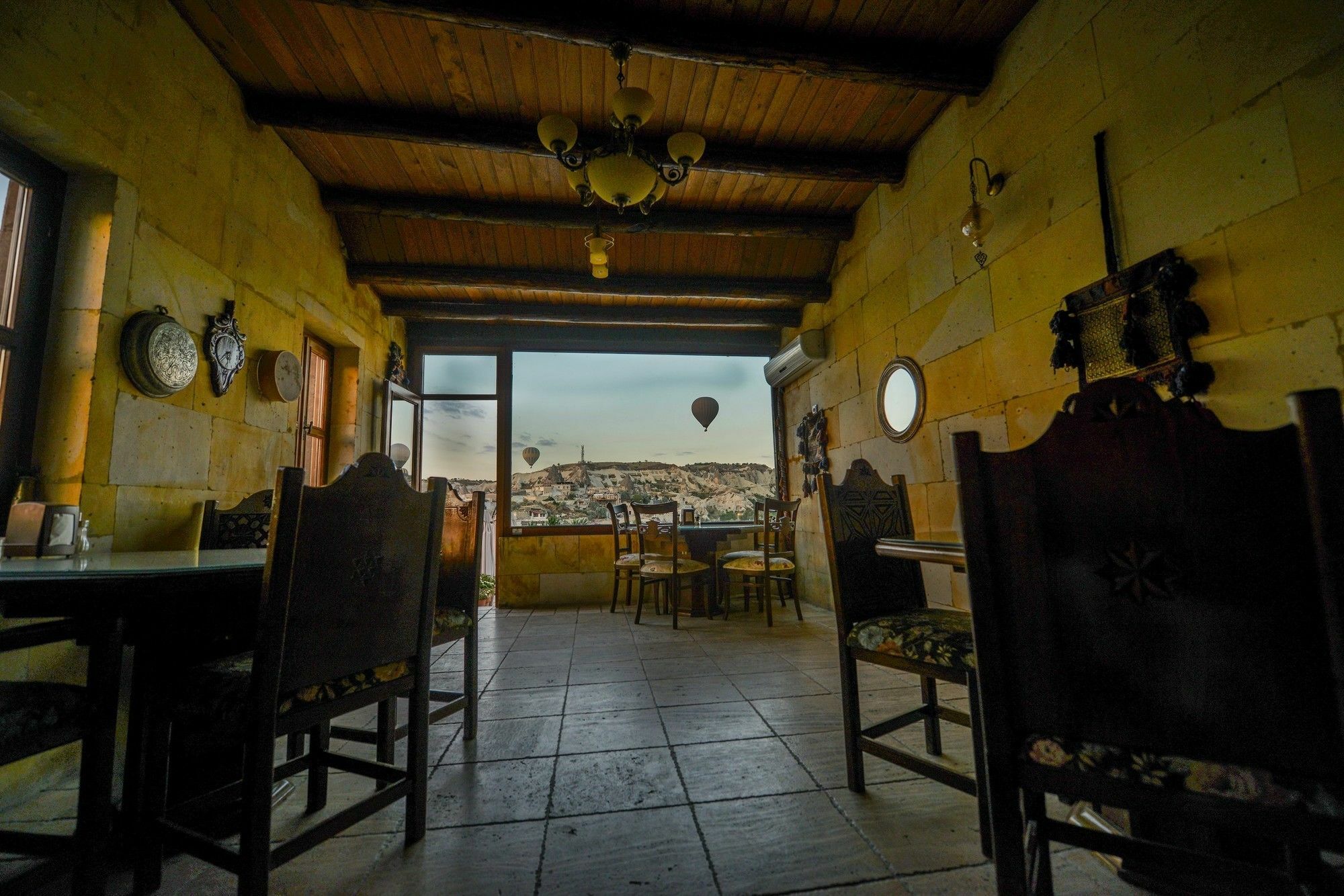 גורמה Vineyard Cave Hotel מראה חיצוני תמונה